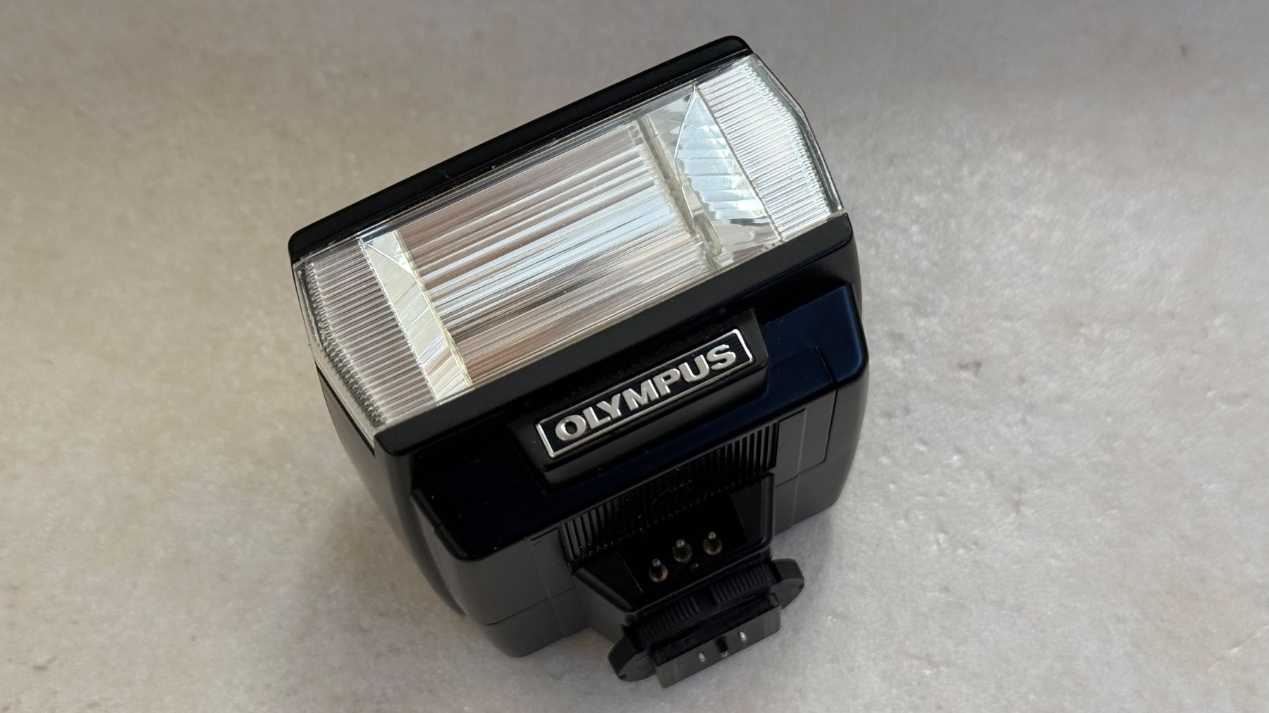 Olympus Flash: Olympus Electronic Flash T20 mit Blitzschuhverlängerung – Usato da Jegenstorf venduto da XavRoa