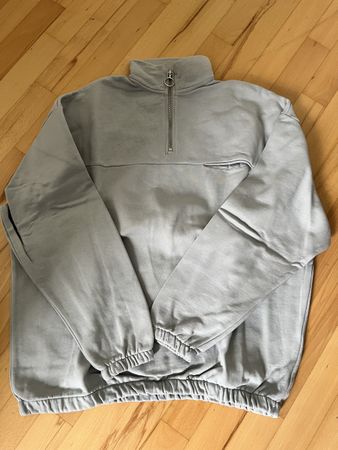 Sweatshirt mit Reissverschluss hellblau Grösse M neuwertig