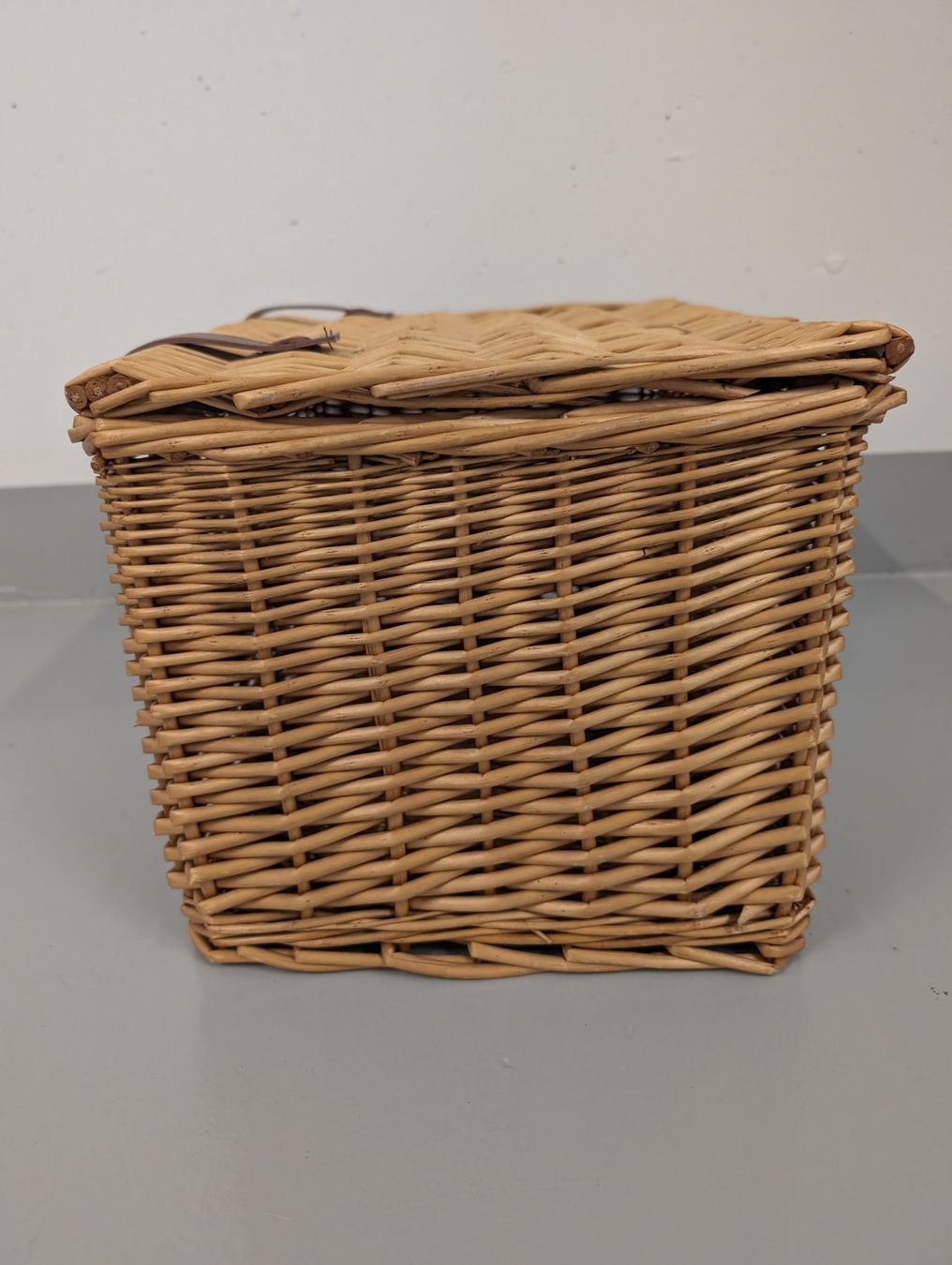 Autres articles pour la maison: Korb mit Deckel, Picknickkorb leer – D'occasion à Walchwil par Rica_qmy6 5
