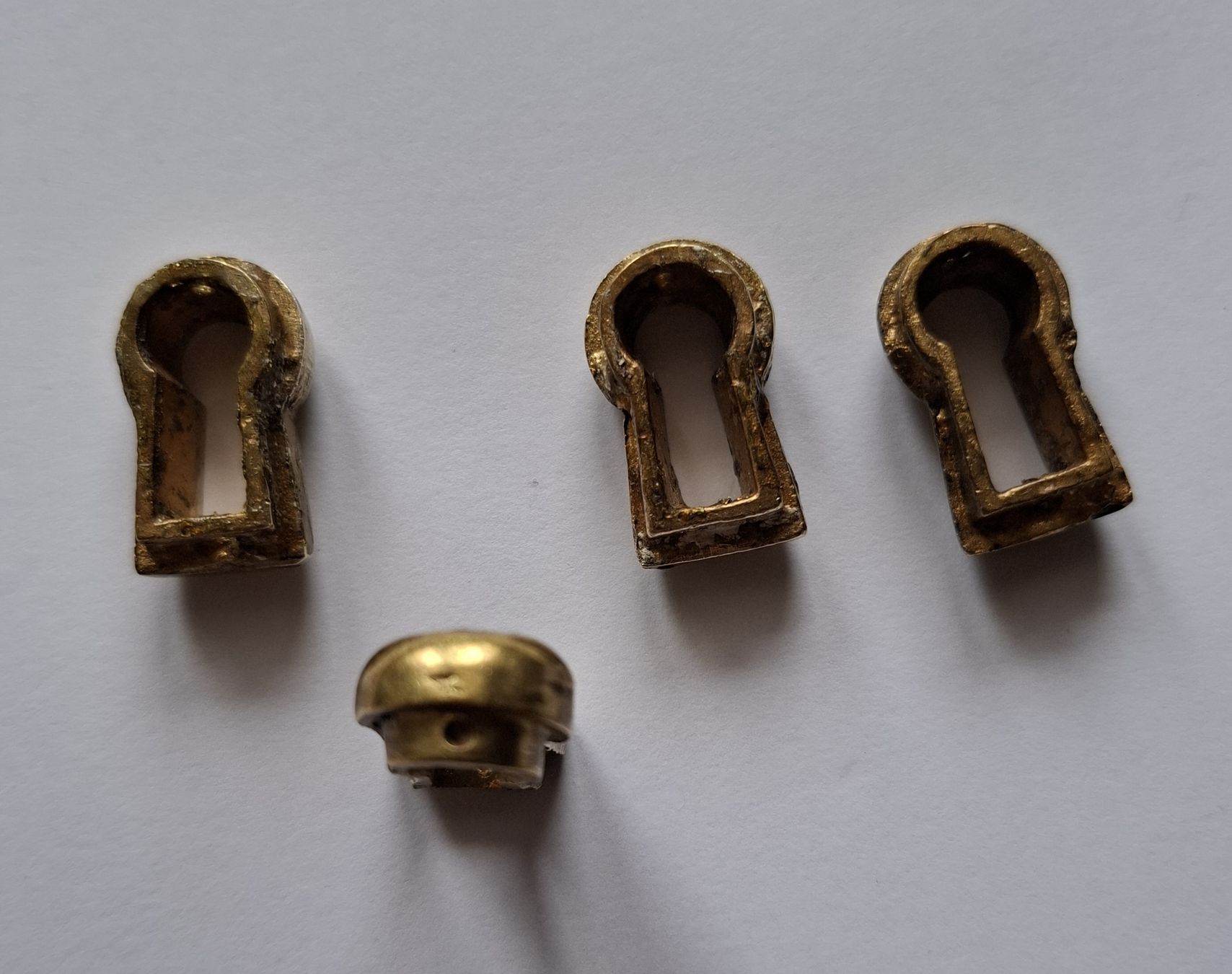 Chiavi: 4 Stück Keyhole Antik, Messing – Usato da Dietikon venduto da Hirschkopf 6