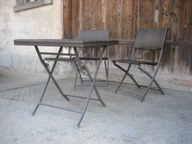 Set di tavolo e panche: Gartentisch mit 2 Stühlen abgenutzt – Usato da Winterthur venduto da pf02 1