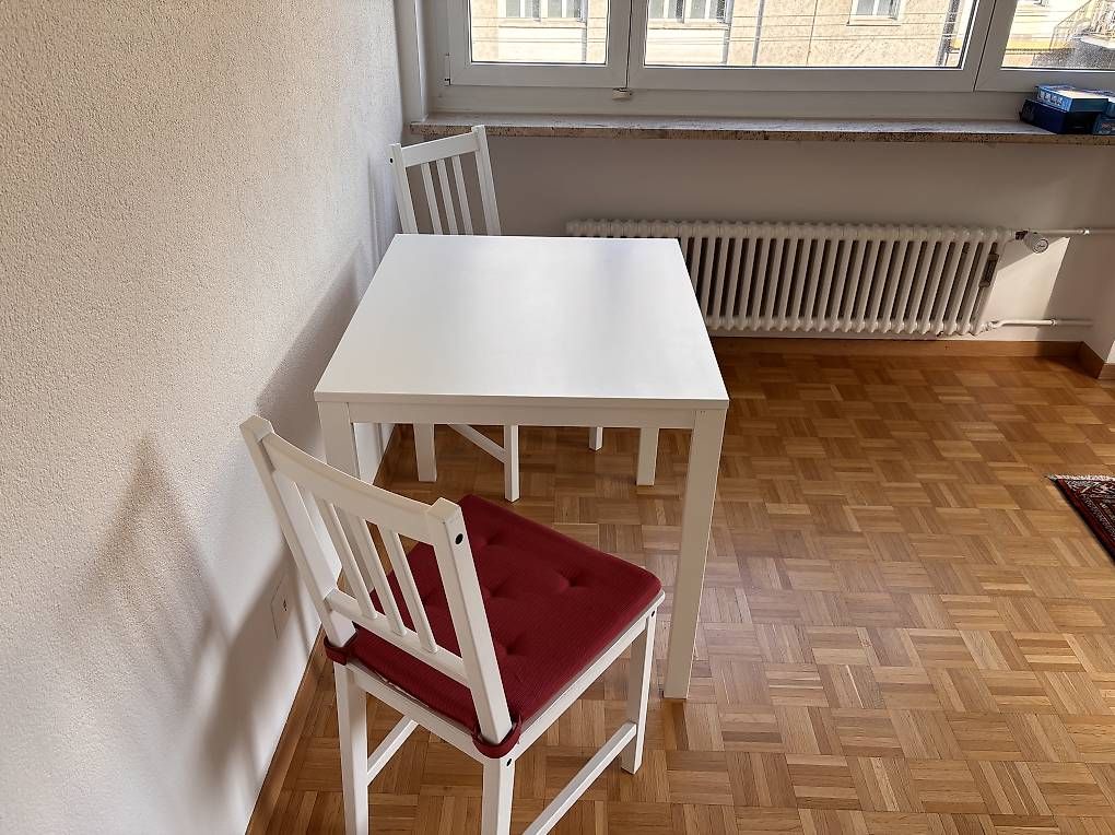 Ikea Set di tavolo e panche: Ausziehtisch weiss mit 2 Stühlen – Usato da St. Gallen venduto da justme039 1