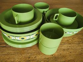 Service vaisselle vert vintage plastique dur