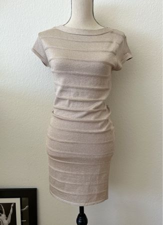 Robe bandage dorée, taille S – Chic et festive✨🤩