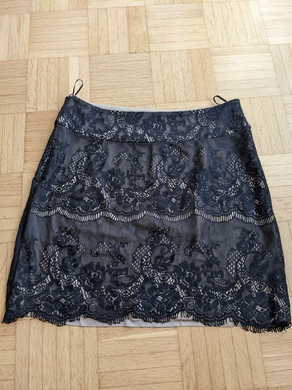 Comma Gonne: COMMA, Spitzenrock schwarz beige S – Usato da Lengnau AG venduto da Nathi88