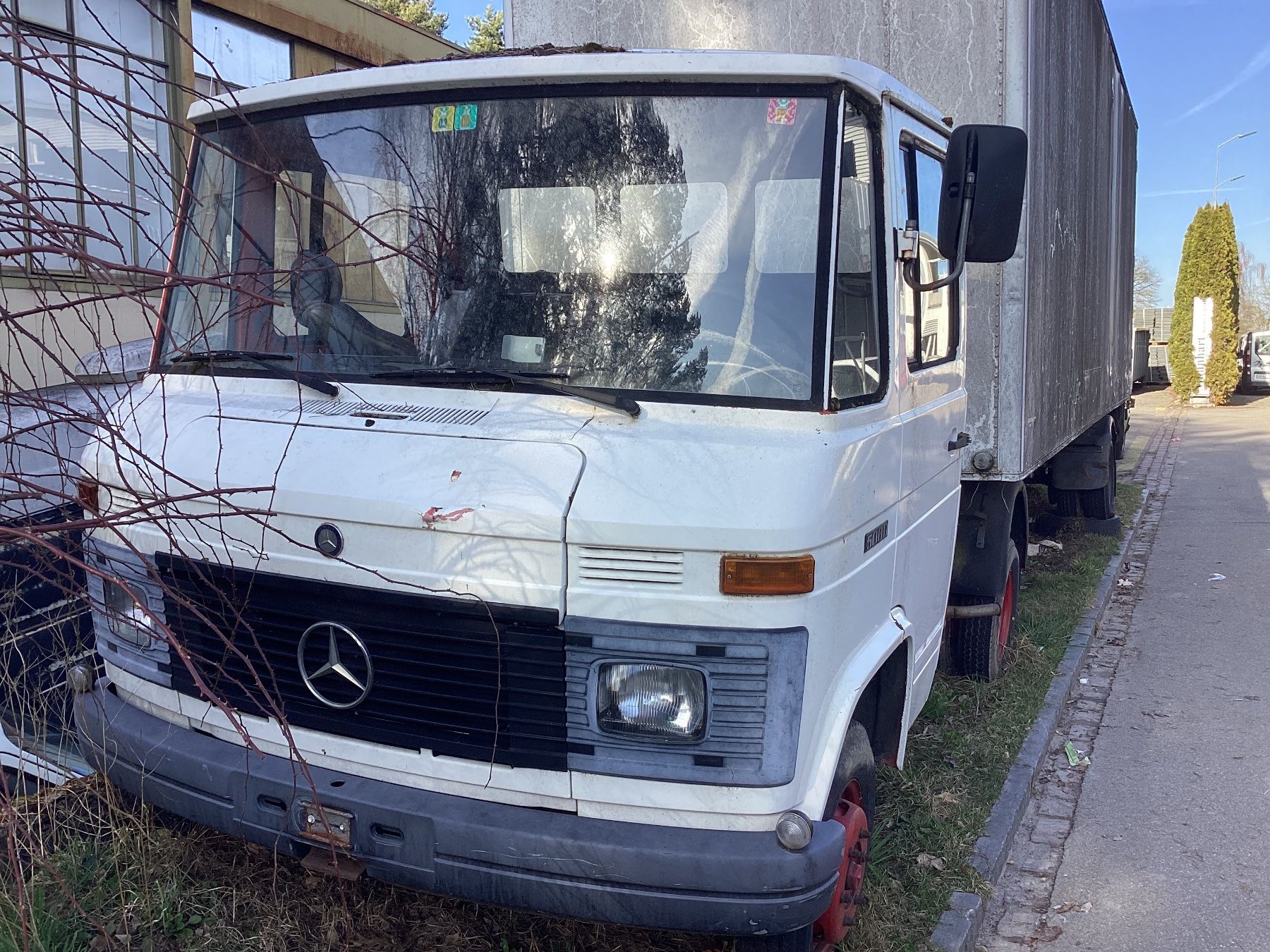 Mercedes-Benz Lastwagen: Sattelschlepper "MERCEDES-BENZ 508 DIESEL“ Kastenaufbau – Gebraucht aus Elsau von Classic-Cars-CH 2