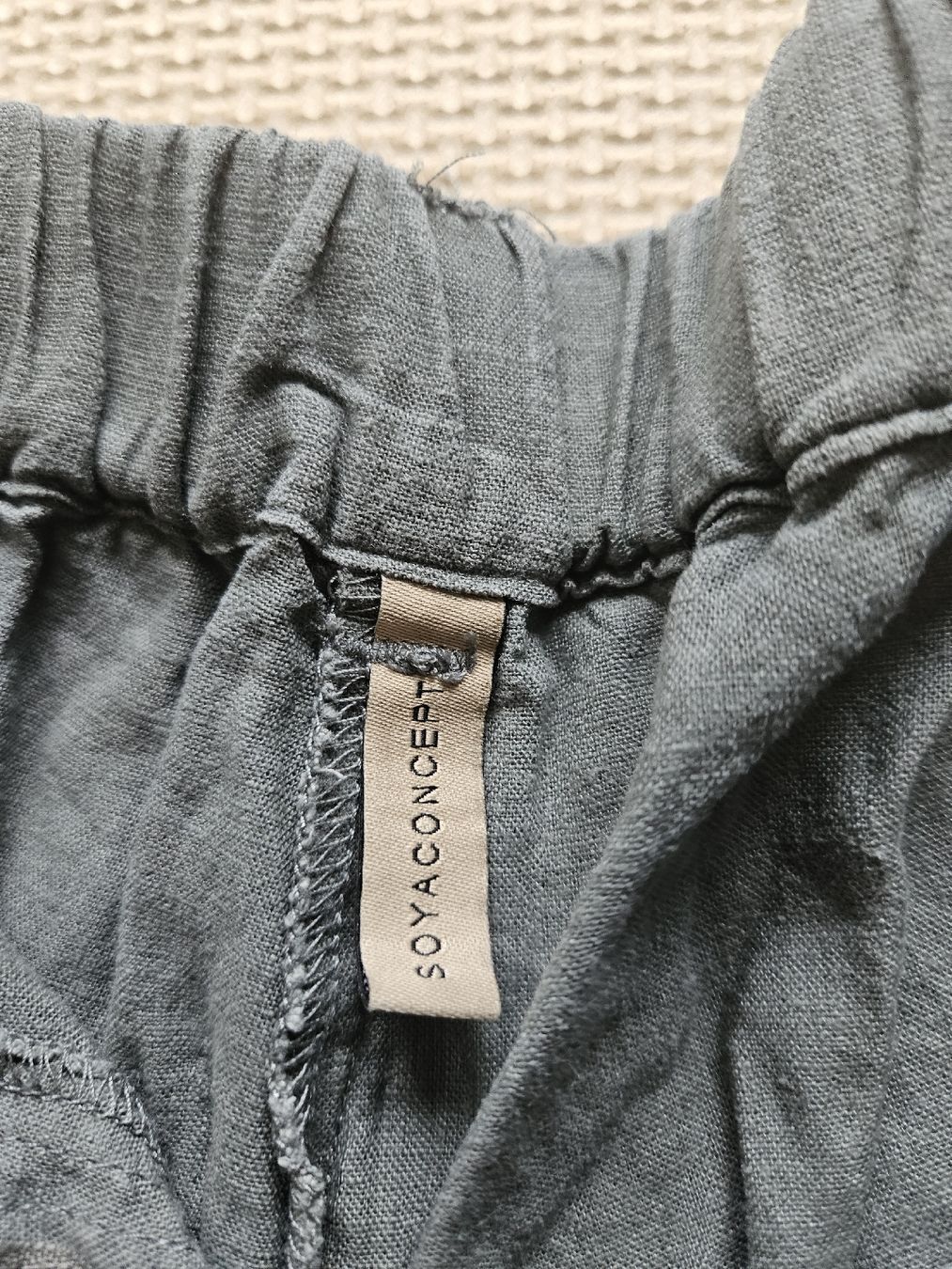Pantaloni: Leinenshorts Gr. L Oversized olive – Usato da Dübendorf venduto da ciindarxlla 1
