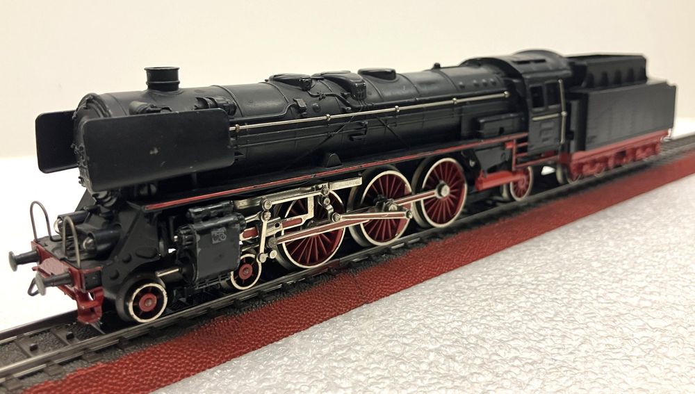 Märklin Modelleisenbahnen: märklin 3008 F 800 H0~ Dampflok mit Tender 01 097 Guss – Gebraucht aus Thun von retoolinoo
