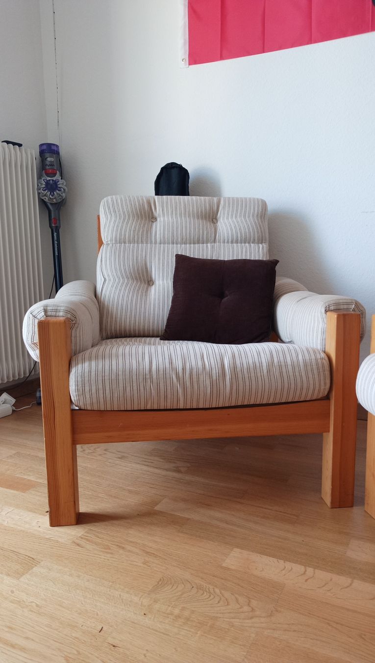 Sessel: Sofa Holzgestell mit Polstern gebraucht – Gebraucht aus Luzern von fio_vc98 1
