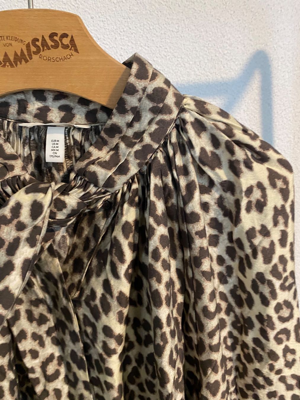 Camicette: Tolle Bluse im Leoprint🐆 – Usato da Teufen AR venduto da Memilu 4