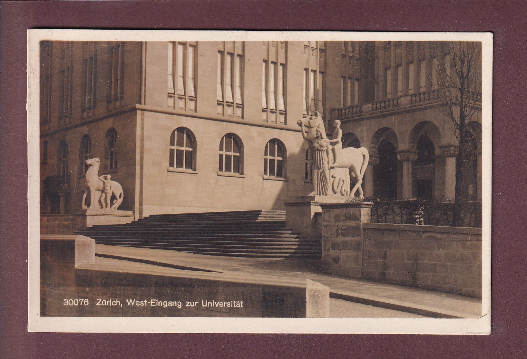 Cartoline postali: ZÜRICH - Universität - West-Eingang - 1930 – Usato da Pully venduto da nicecards-shop