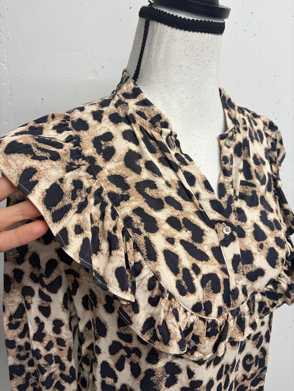 Blusen: Custommade Leichte Bluse mit Leo-Muster Gr. 38 Viskose – Neu (gemäss Beschreibung) aus Regensdorf von secondchancefashion 1