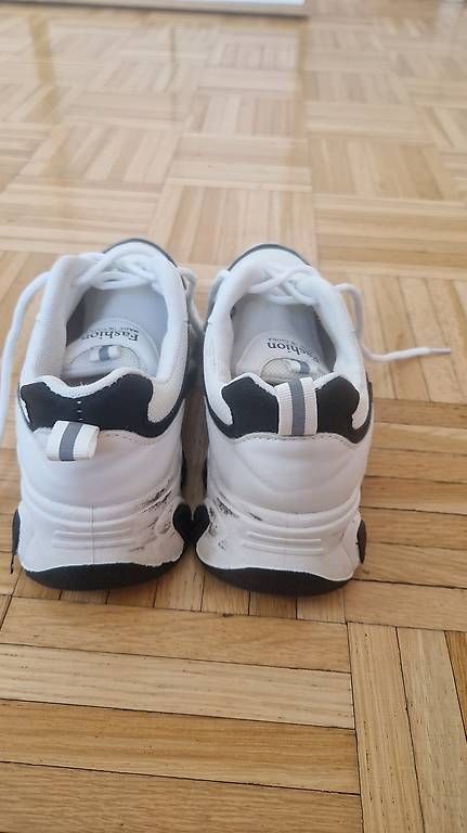 Scarpe da donna: Turnschuhe Grösse 37 (gebraucht) – Usato da Hombrechtikon venduto da 4ms 3