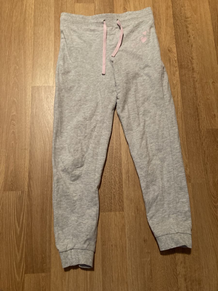 Pantaloni: Mädchen Trainerhose Gr. 122/128 – Usato da Emmenbrücke venduto da JJ_89