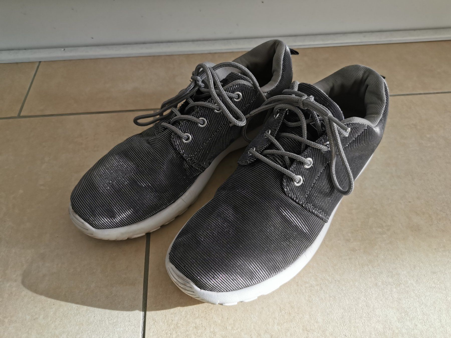 Scarpe da donna: Sneaker - Grösse 40 – Nuovo (secondo la descrizione) da Rickenbach b. Wil venduto da VeryLovelyThings 1