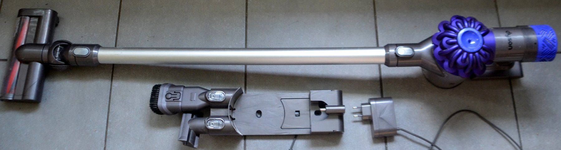Dyson Staubsauger & Zubehör: Staubsauger Dyson V6 aspirateur – Gebraucht aus Collonges von arashee