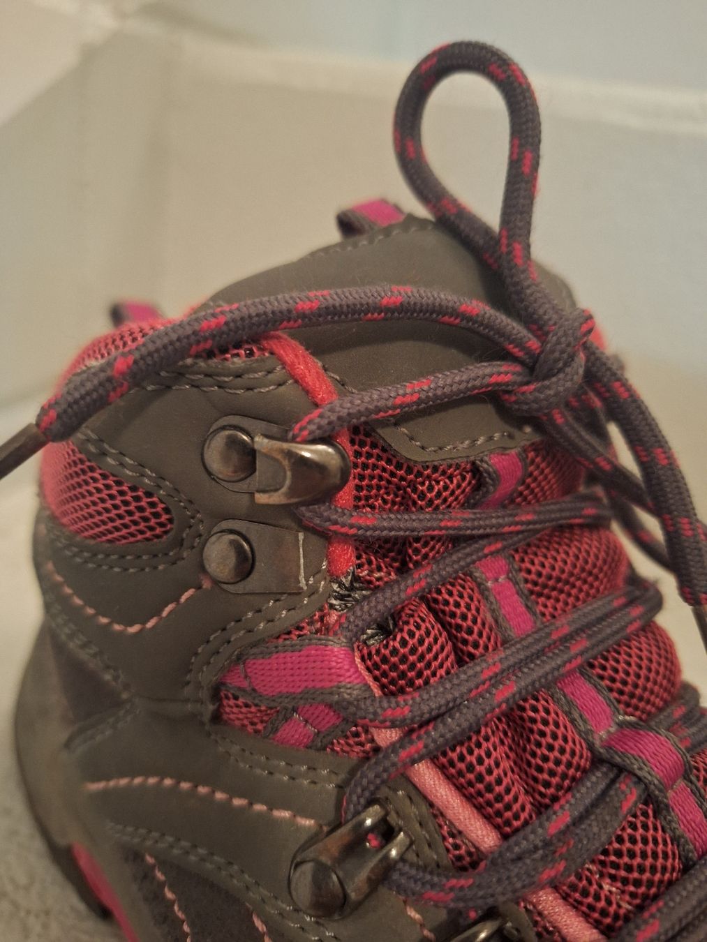 Scarpe per ragazze: Robuste Wanderschuhe, Grösse 33 – Usato da Brittnau venduto da Norge77 2