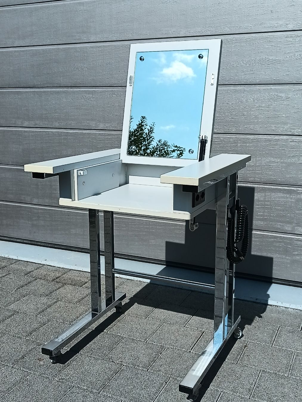 Coiffeuses: Schminktisch Coiffeurtisch Frisiertisch Stylistentisch – D'occasion à Ossingen par Swoody