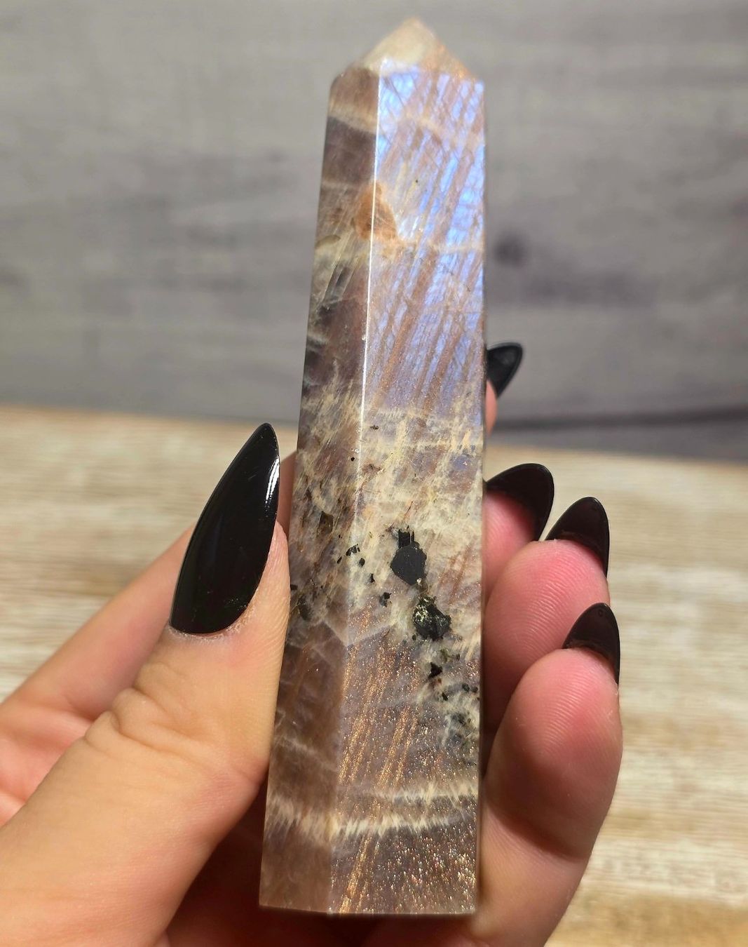 Minerali & Pietre curative: Mondstein Obelisk mit blauem Flash D 94g – Nuovo e nell'imballaggio originale da Matzingen venduto da Shay_Crystalz 3
