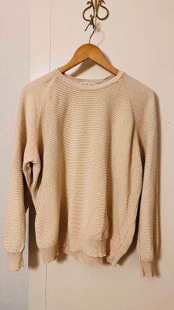 * Nudefarbener  gerippter  Pullover *