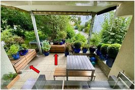 2 Gestelle als Pflanzenablage und als Sitzbänklein