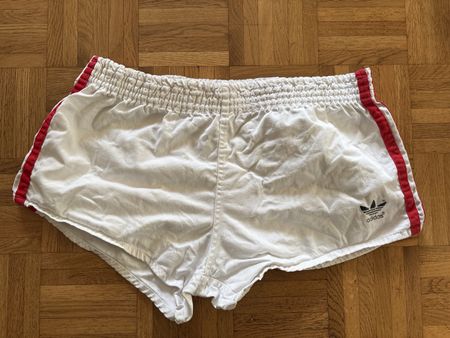 Short Adidas vintage blanc et rouge taille 4 !