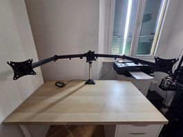 Supporto triplo per monitor da scrivania
