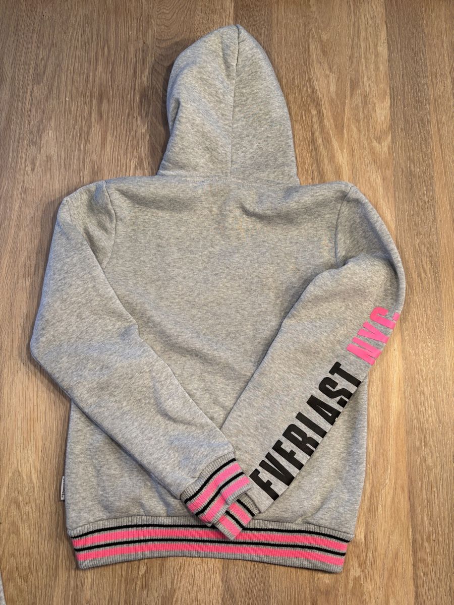 Lotti & Set di vestiti: Ensemble training sweat & pantalon Everlast 13Yrs – Usato da Pully venduto da Fictikalli 2