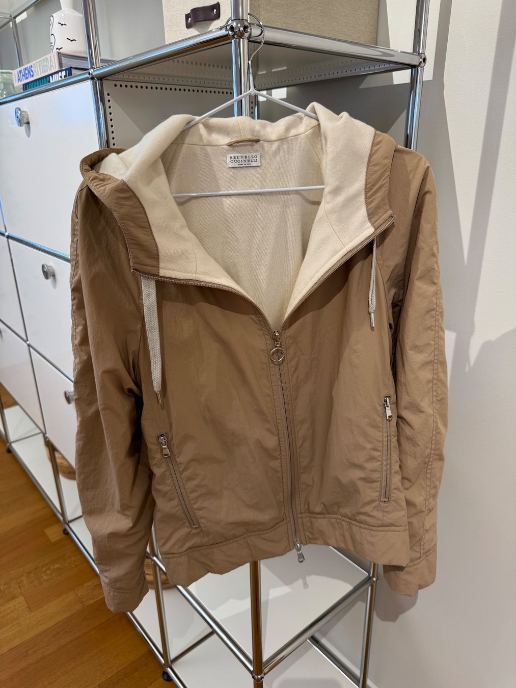 Brunello Cucinelli Giacche: BRUNELLO CUCINELLI JACKE BEIGE – Nuovo (secondo la descrizione) da Schwyz venduto da bofb 4