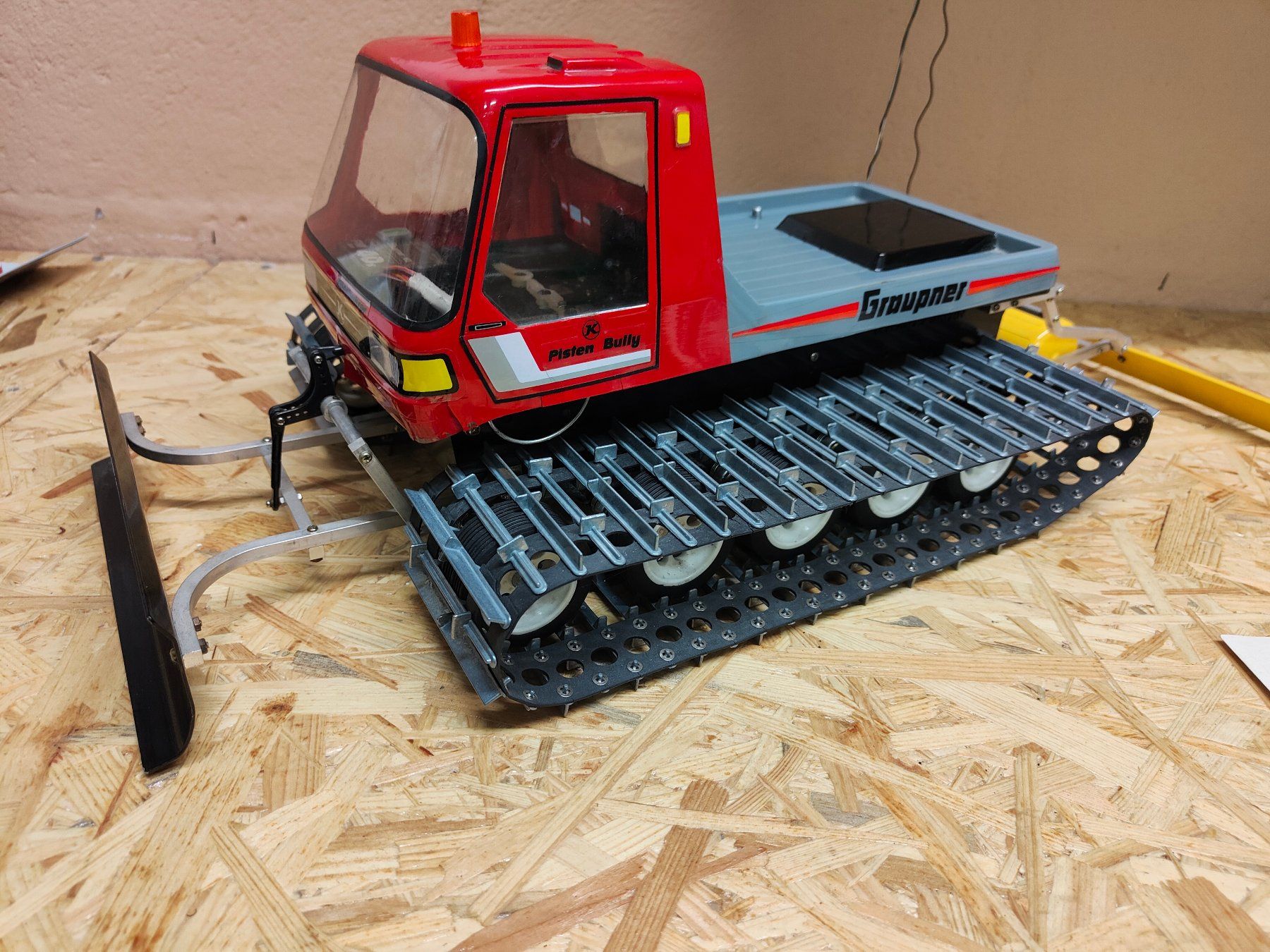 Graupner RC Modellbau: Graupner Pistenbully – Gebraucht aus Reichenburg von BEFunPower