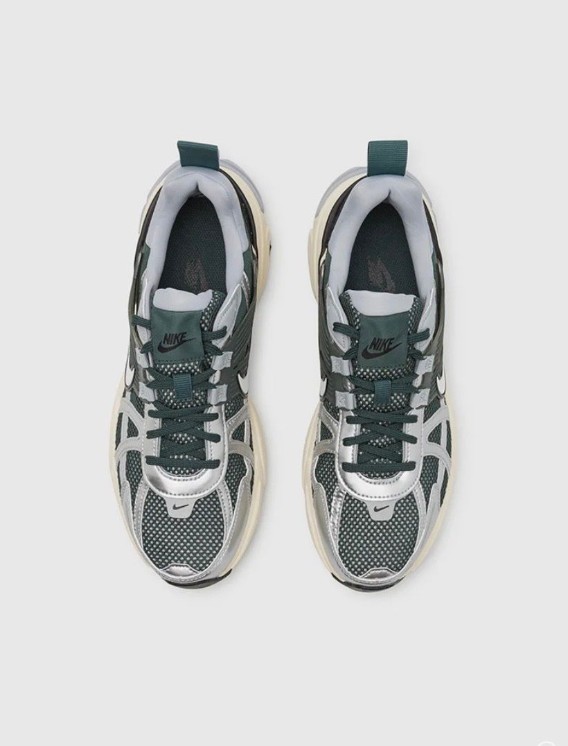 Nike Scarpe da uomo: Nike Turnschuhe V2K RUN Gr. 41 NEU – Nuovo (secondo la descrizione) da Waltenschwil venduto da hansnine 4