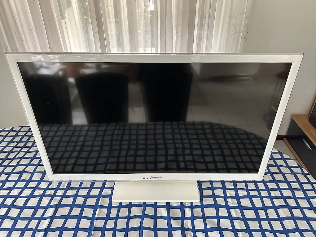 Televisori: Televisore Panasonic LCD TV 42 bianco – Usato da Lugaggia venduto da eri_bf2l 4