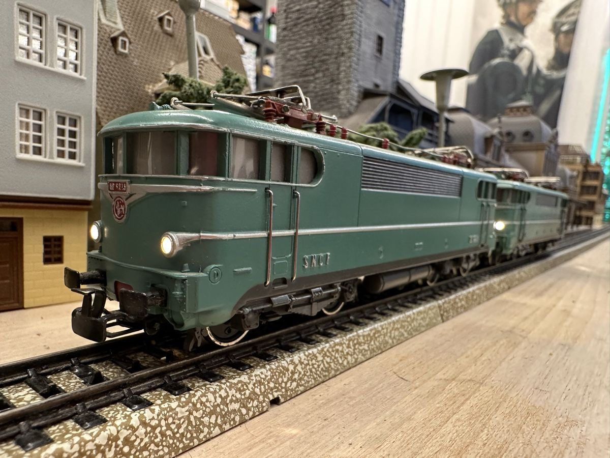 Märklin Modellini di ferrovie: Märklin 2x 3038 SNCF BB 9200 Doppeltraktion – Usato da Lupsingen venduto da New-Haven