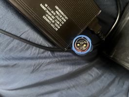 Lithium-Batterie mit 48V / 30Ah inklusive Ladegerät
