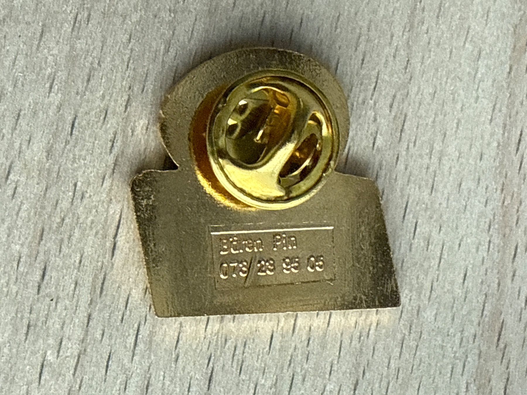 Placchette & Badge: Pin Stoeckli-Eier Saland – Usato da Glattbrugg venduto da Schweigmatt 1