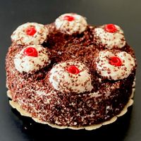 Schwarzwäldertorte mit Beeren f/Puppenstuben. Handarb. NP 12