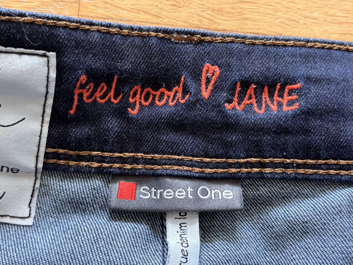 Jeans: Jeans Damen Street One W26/L32 – Gebraucht aus Bassersdorf von montakar 2