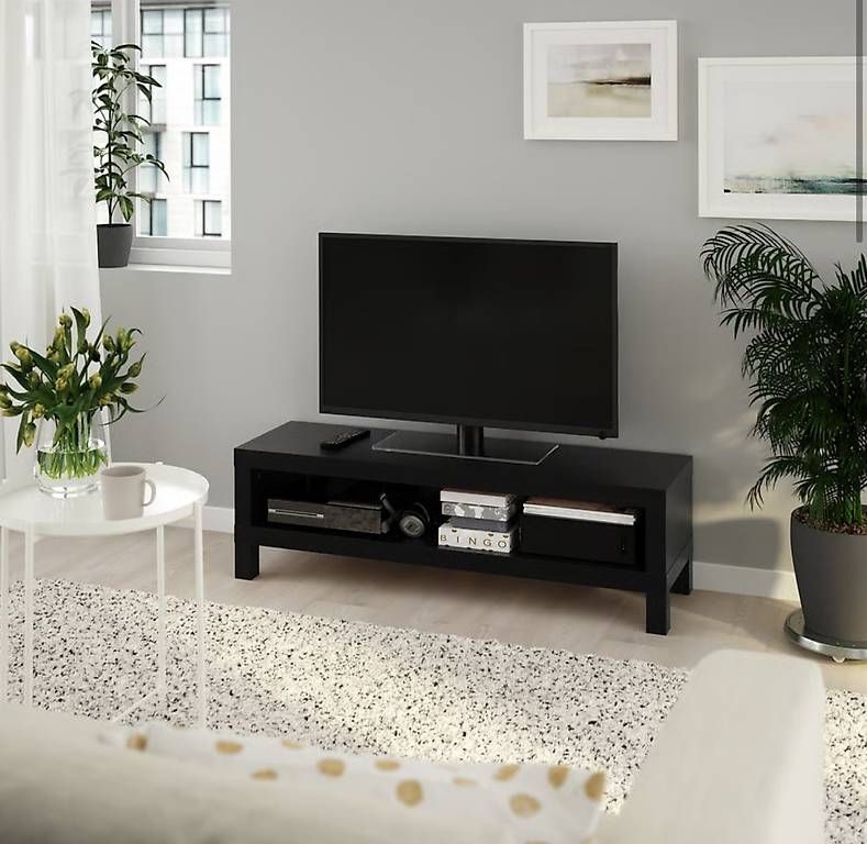 Ikea Mobili TV: Ikea TV Bank – Usato da Reiden venduto da hat_ff8g 1