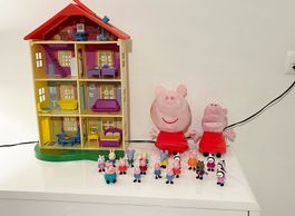 Peppa Pig Home Playset-18 Figuren + 2 Peppa-Püsch NP 300.-