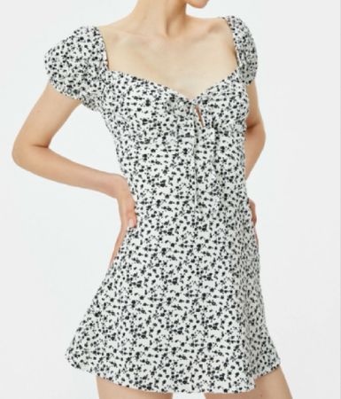 Bershka Sommerliches Minikleid mit Blumenmuster