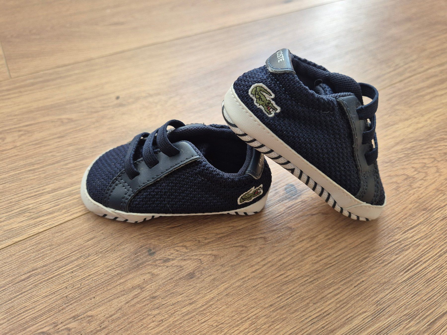 Lacoste Chaussures garçon: New Born Lacoste Schuhe – D'occasion à Andelfingen par Dumdidum