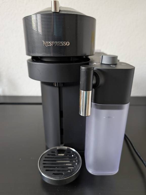 Macchine per caffè & Macchine per espresso: Nespresso Vertuo Lattissima – Usato da Nidau venduto da nani111 1
