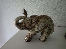 Dekorativer Elefant aus Keramik / Porzellan