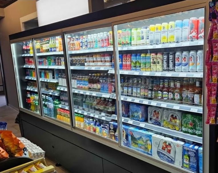 Kühlschrank: Getränkekühlschrank & Kühltheke – Neu (gemäss Beschreibung) aus Dottikon von kuli21