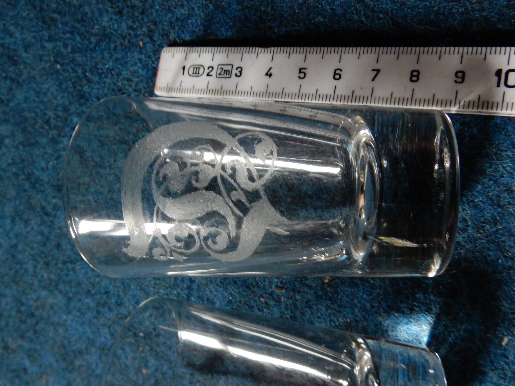 Bicchieri: 2 Gläser mit graviertem Monogramm 'D' Unikat Handarbeit Glas – Usato da Jona venduto da simongarden 2