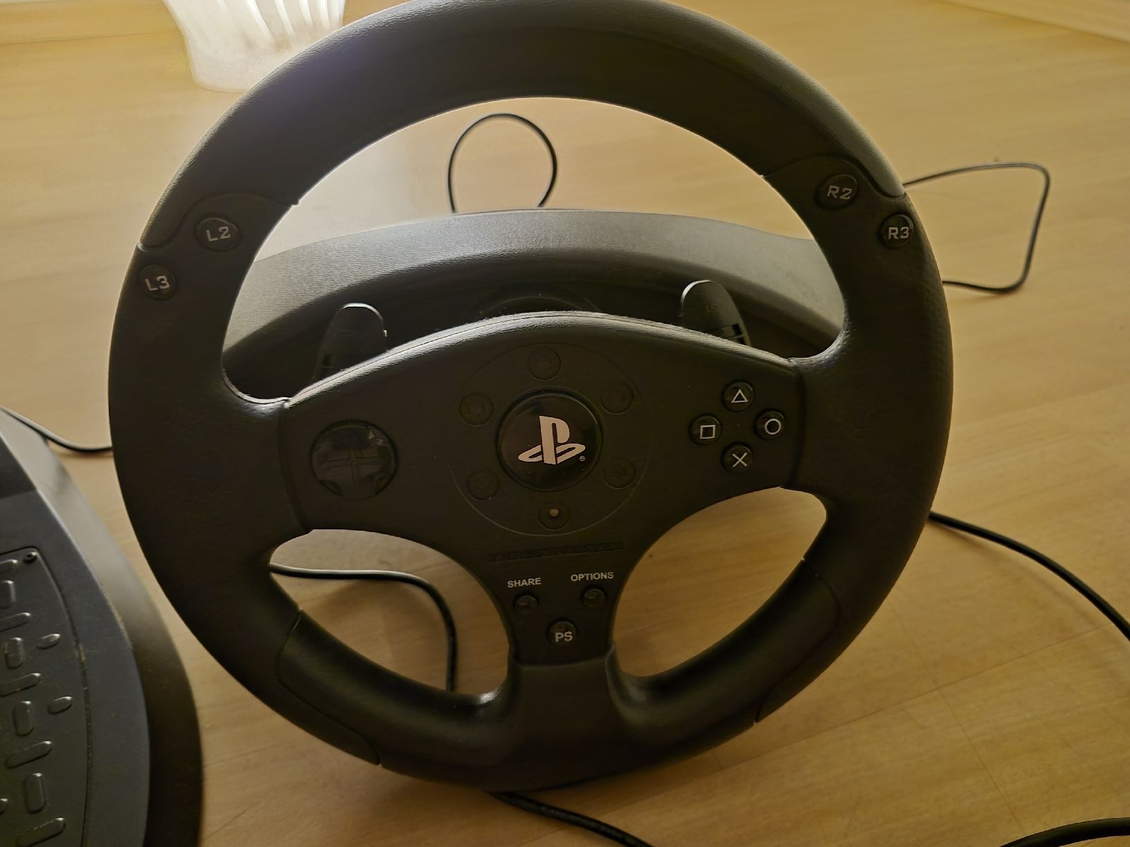Thrustmaster Controller: PlayStation 3 Lenkrad mit Pedale.  – Usato da Dielsdorf venduto da BARDARRU 1