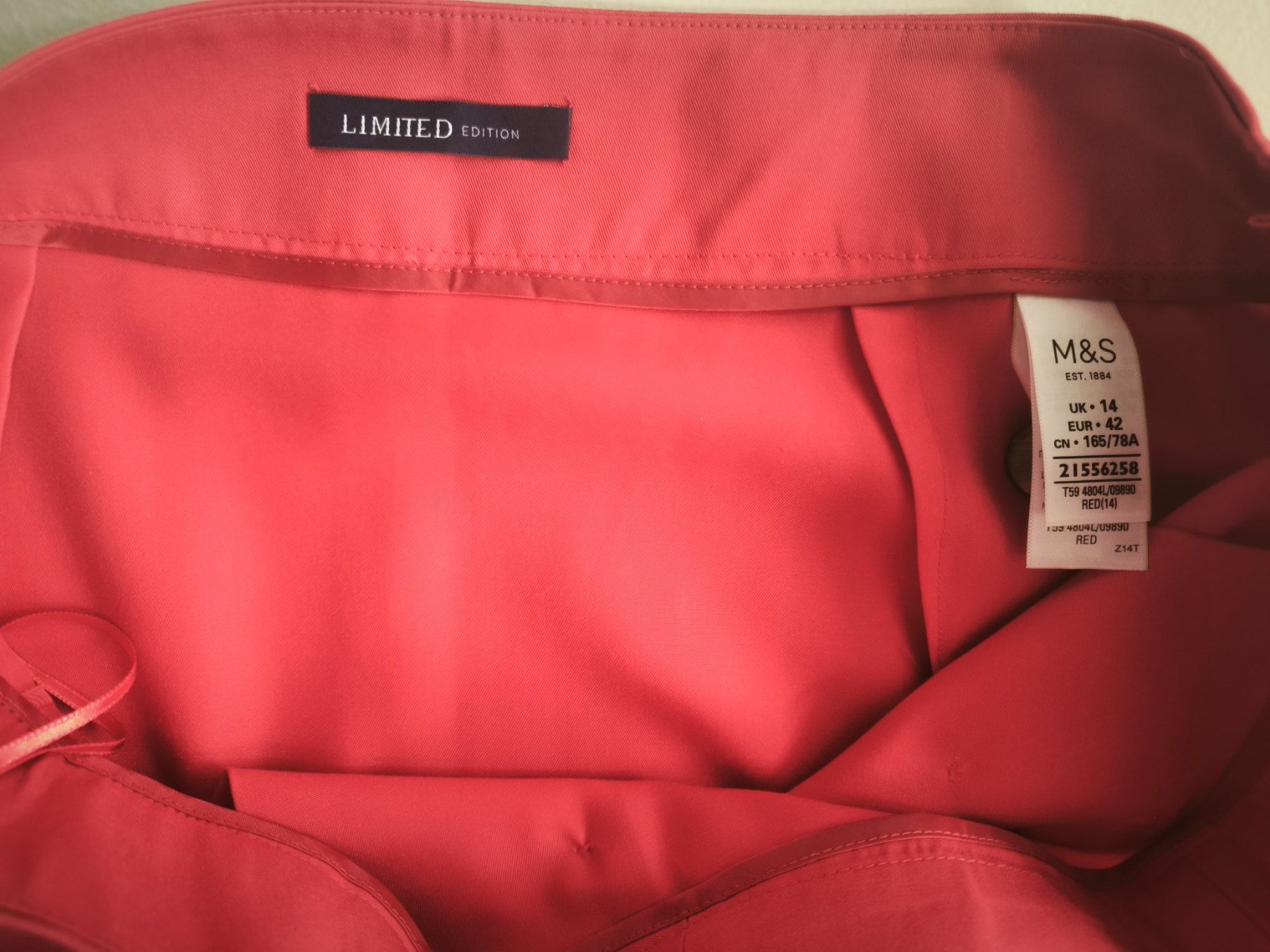 Gonne: Marks & Spencer roter Midirock, Größe 42 – Nuovo (secondo la descrizione) da Wallisellen venduto da C_DM 5