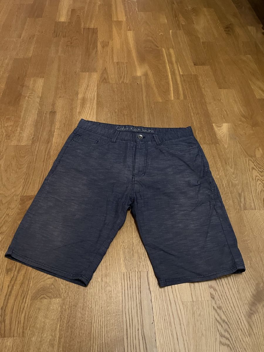 Calvin Klein Pantalons: Calvin Klein Shorts – D'occasion à Bern par sel_2j9q