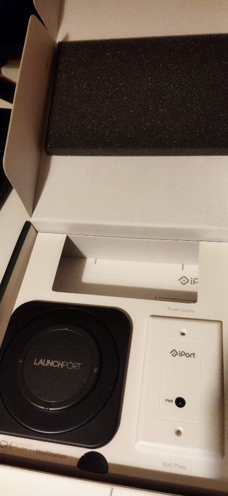 Apple Ladegerät: iPort Launchport WallStation + LaunchPort AM.2 Sleeve Black – Neu und originalverpackt aus Fribourg von Antonio799 5