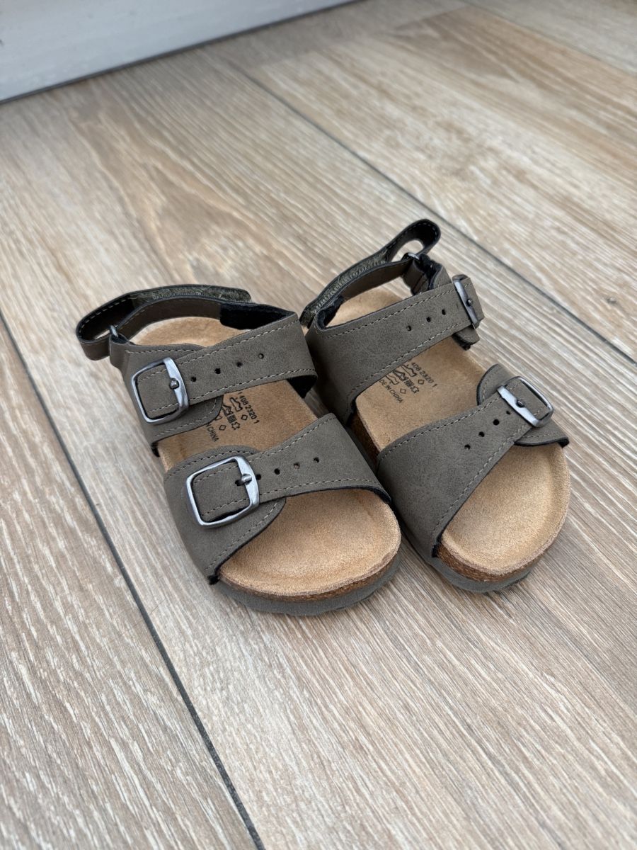 Schuhe für Jungen: Sandales T22 – Neu (gemäss Beschreibung) aus Enney von audrey_brrz
